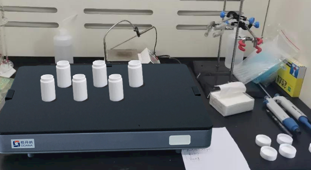 實驗電（diàn）熱板