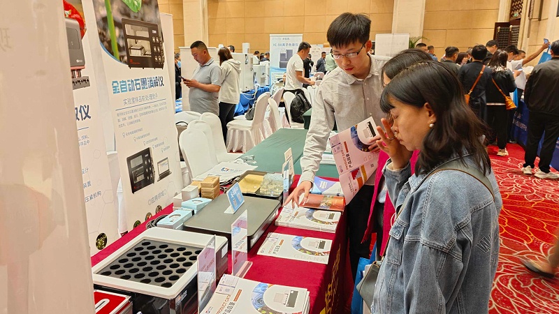 格丹納參（cān）會現場圖（tú）