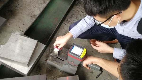 手持式（shì）光譜儀（yí）在模具鋼材裏（lǐ）已是必備儀器？